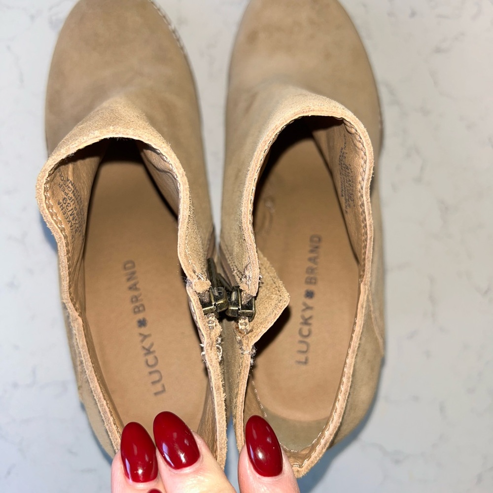 EUC Lucky Brand Yakeena Suede Wedge Ankle Booties 8.5/39 - Picture 10 of 14